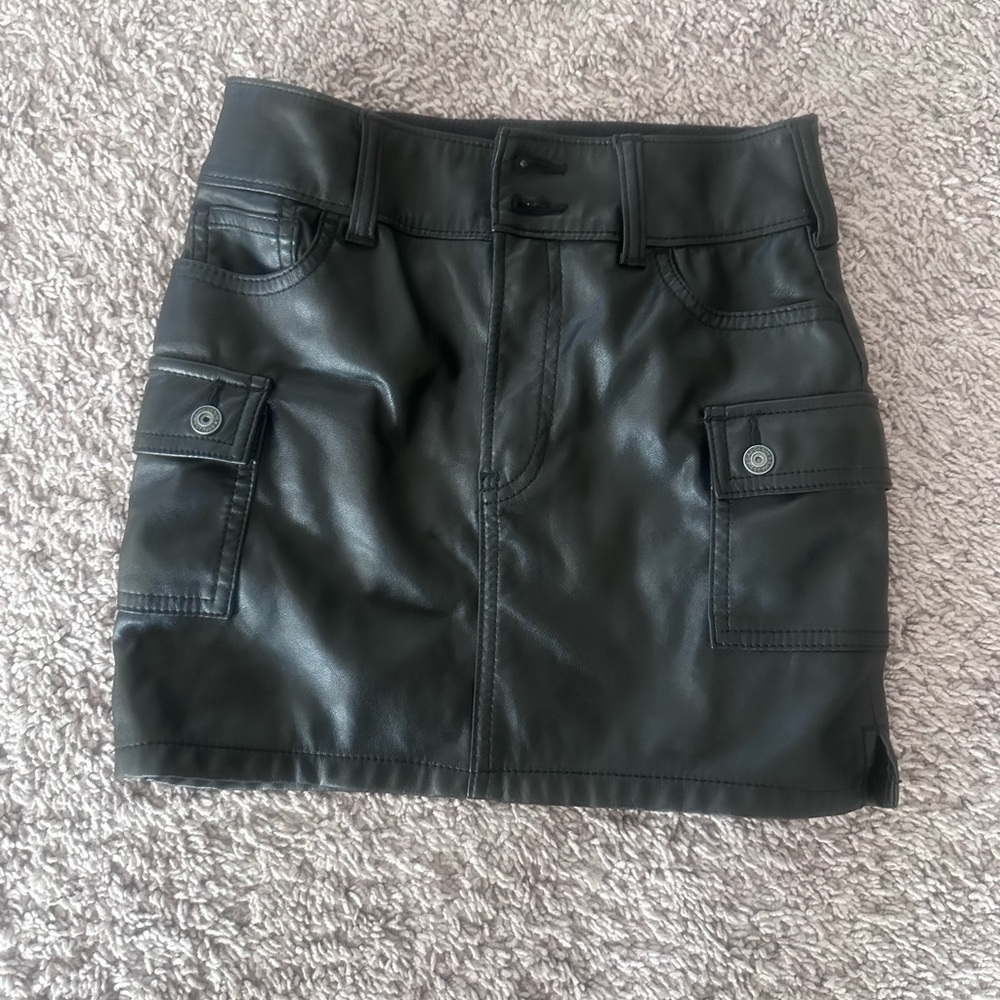 Preloved GAP Black Faux Leather Mini Skirt